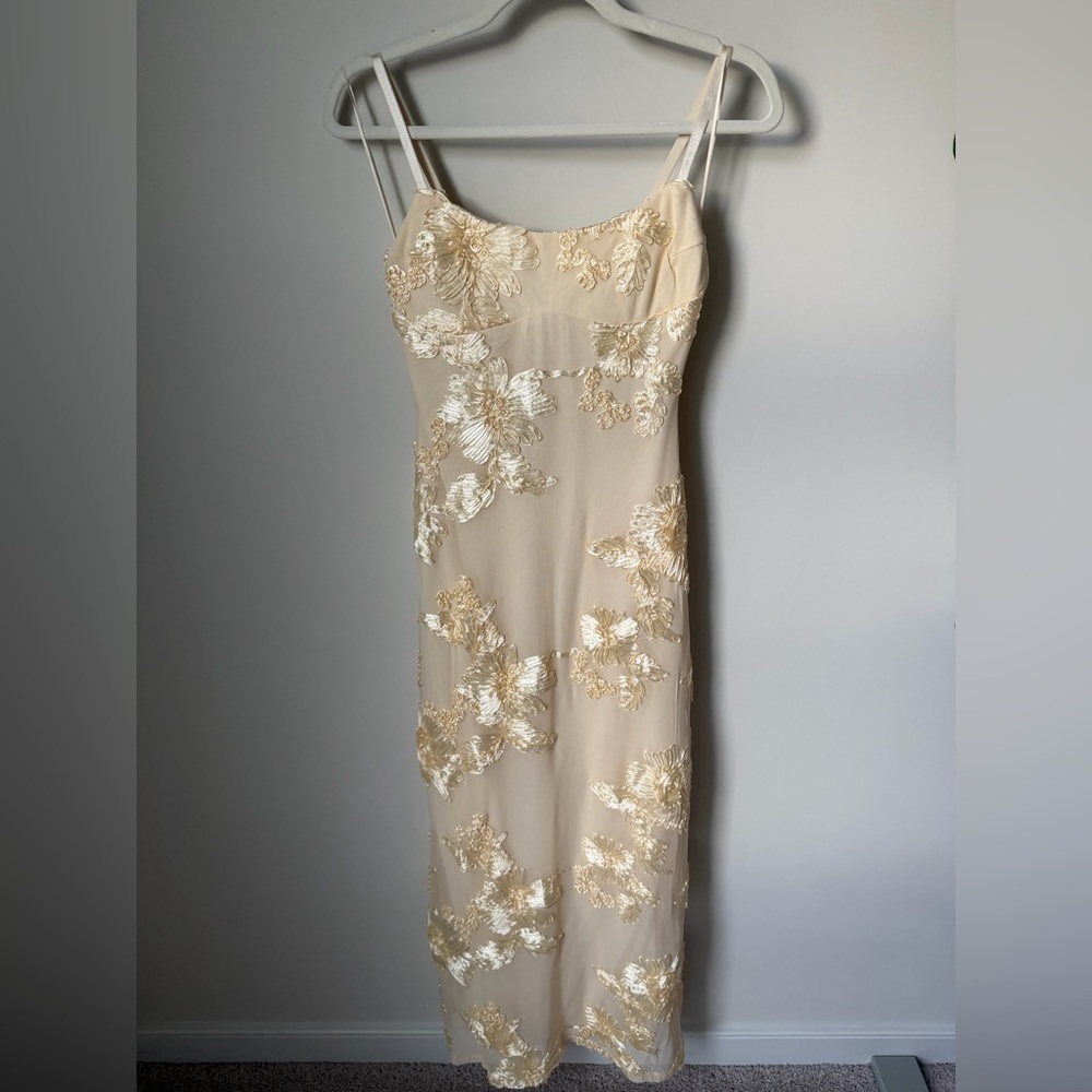 Viral Yellow floral applique bodycon Maxi Dress - Picture 2 of 6